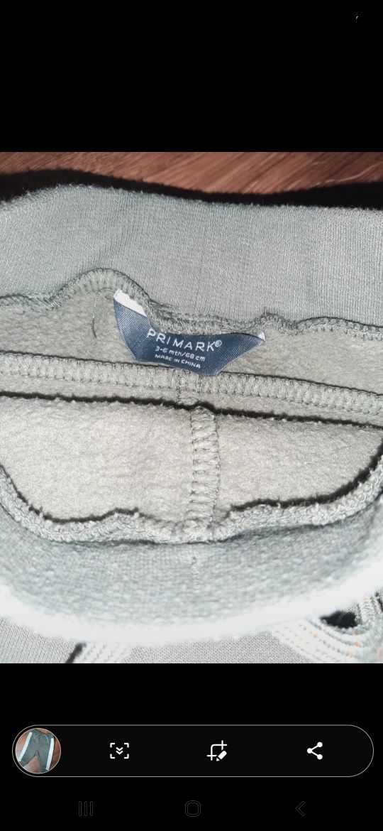 Dresowe spodnie zielone z lamówka khaki 68 primark