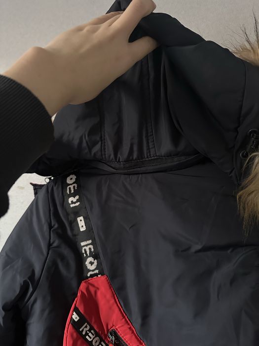 Куртка зимова для хлопчика 8-9 років.