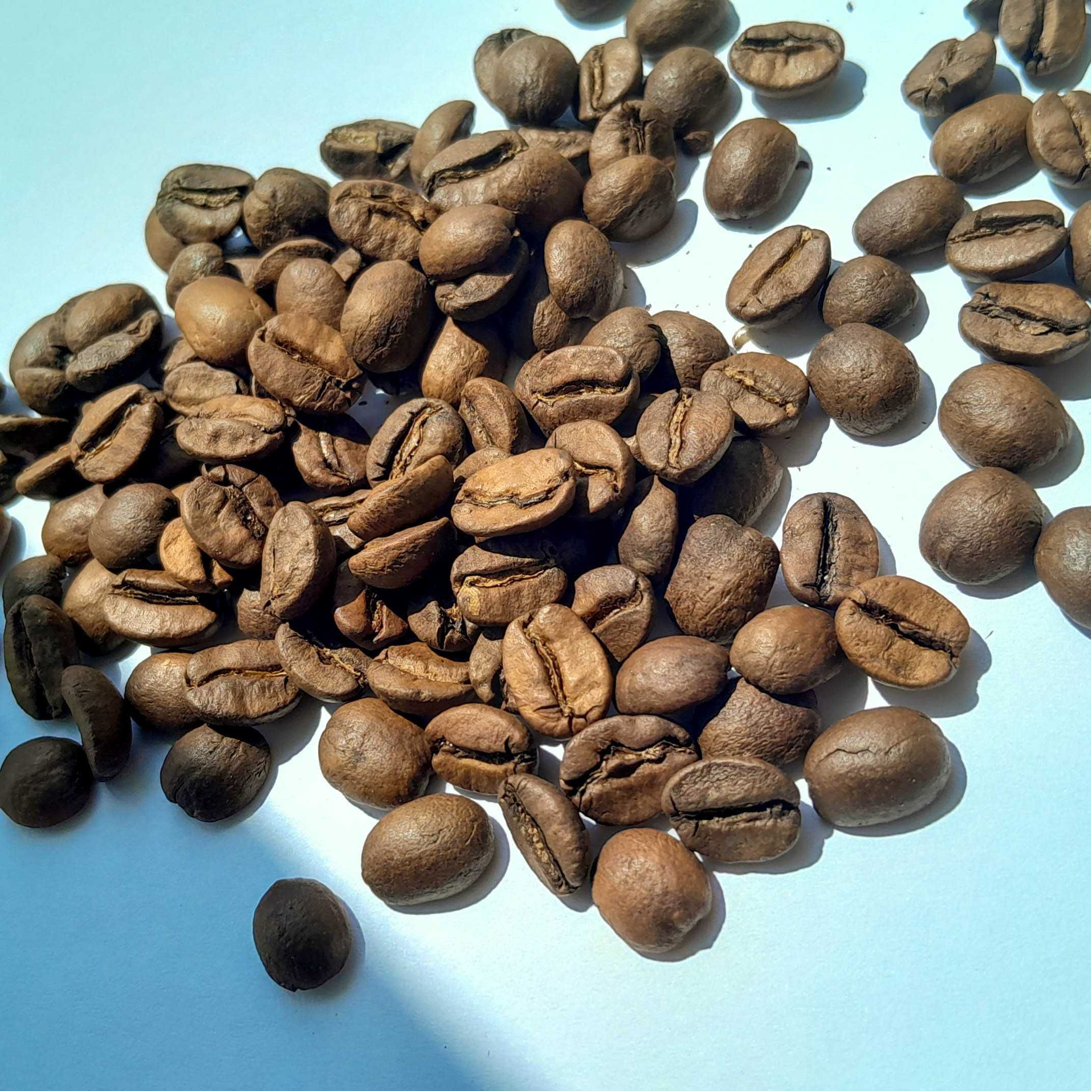ЭКСКЛЮЗИВНЫЙ КУПАЖ 20%80% кофе в зернах. Свежеобжаренный 1 кг Кава