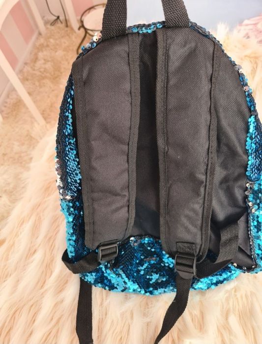 Nowy plecak w cekiny ślicznie się prezentuje