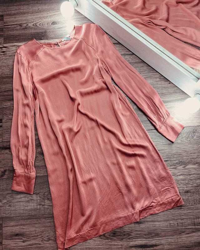 Элегантное прямое розовое платье с рукавом блестящая ткань H&M XS