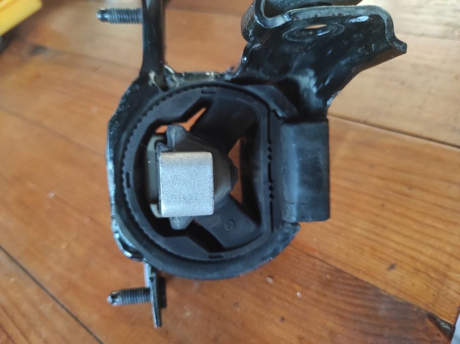 Подушка двигуна шкода, фольксваген, ауді