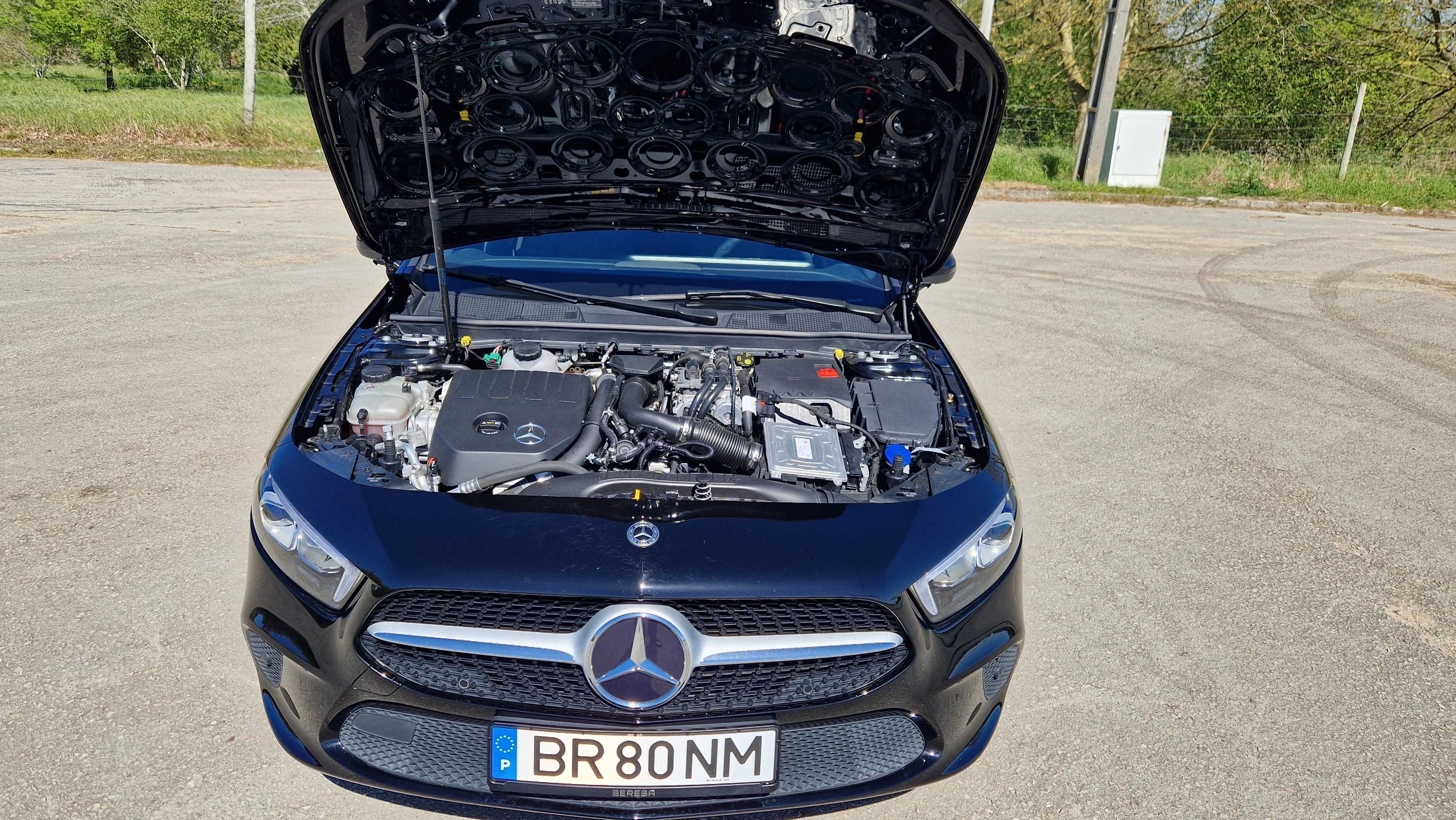 Mercedes-Benz A250e Híbrido Plug-in Nov de 2022 com 218 Cv  14 000 km
