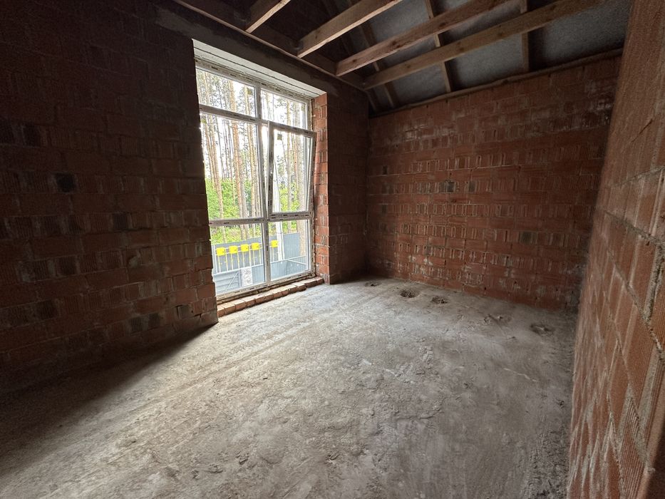 Таунхаус з великою земельною ділянкою. Є розтермінування