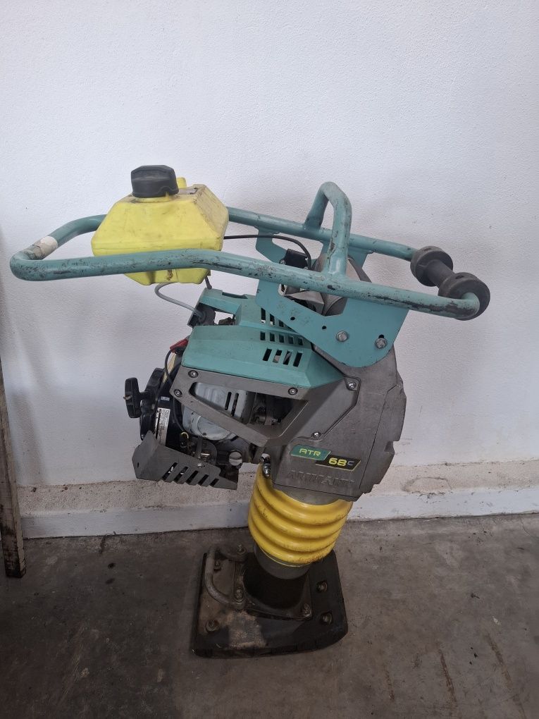 Saltitão compactador com motor Honda