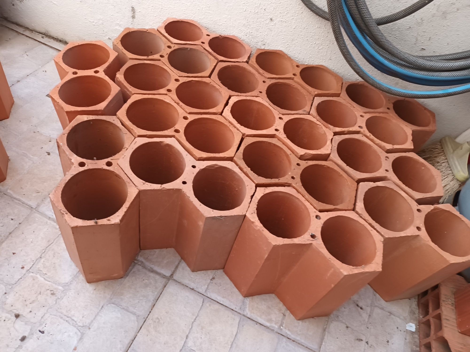 Garrafeira em tijolo duplo novo