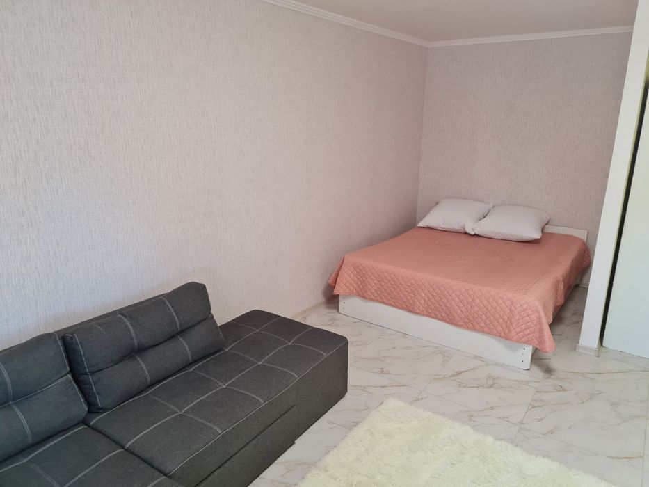 В центре свободна квартира.Квартира 1 комнатная посуточно.