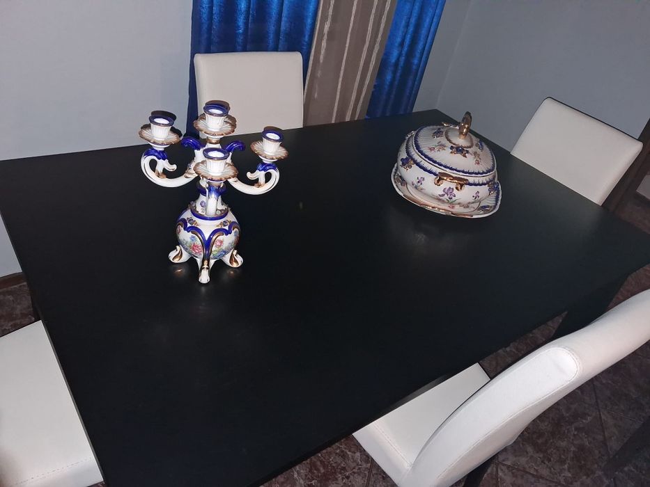 Mesa com 4 cadeiras