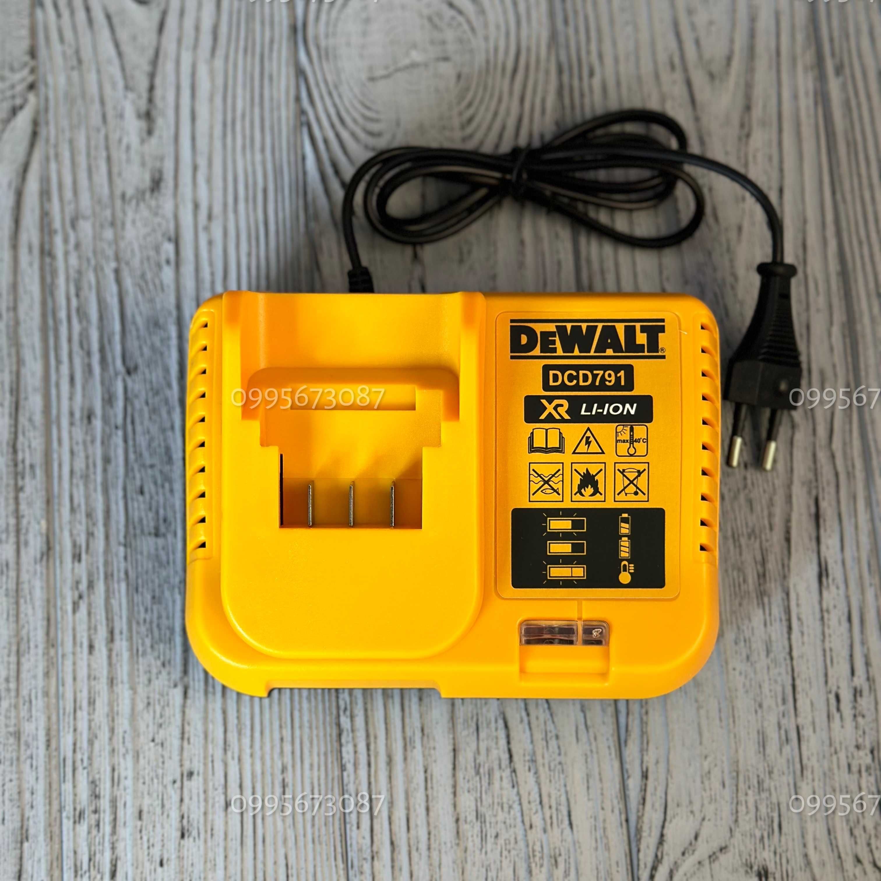 Аккумуляторный дриль шуруповерт DeWALT. Шуруповерт акумуляторний 32V