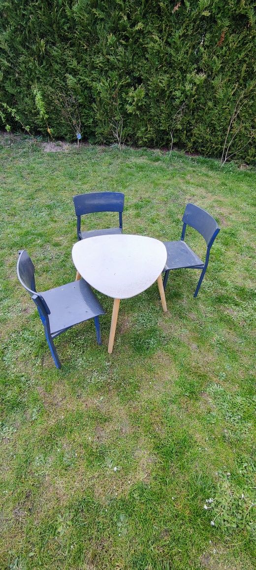 Stolik z 3 krzesłami dla dzieci