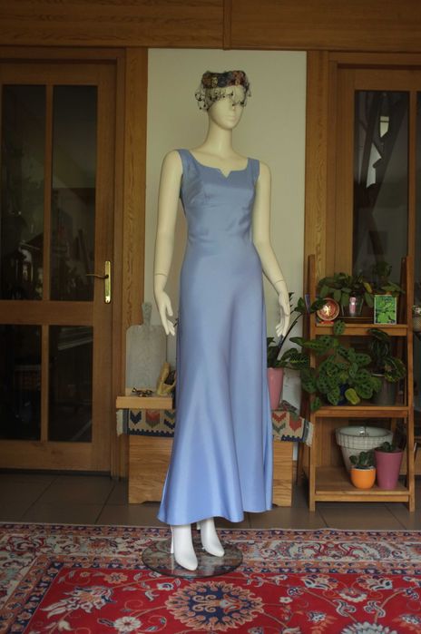 błękitna elegancka długa sukienka gorsetowa suknia wizytowa maksi