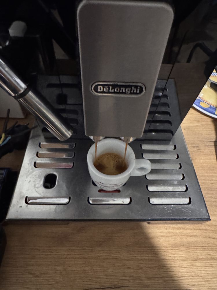 Кавоварка Delonghi Eletta cappuccino
