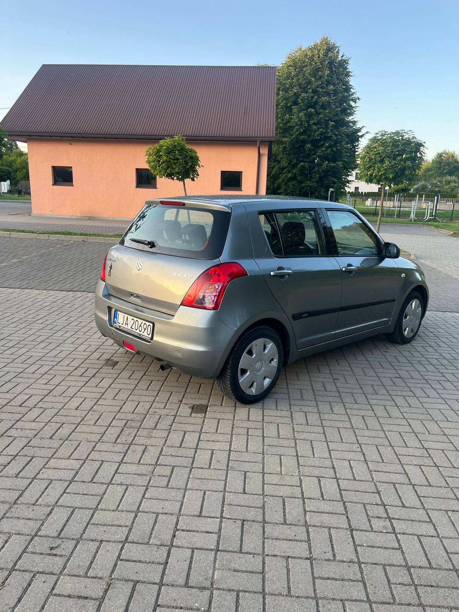 Suzuki swift salon Polska