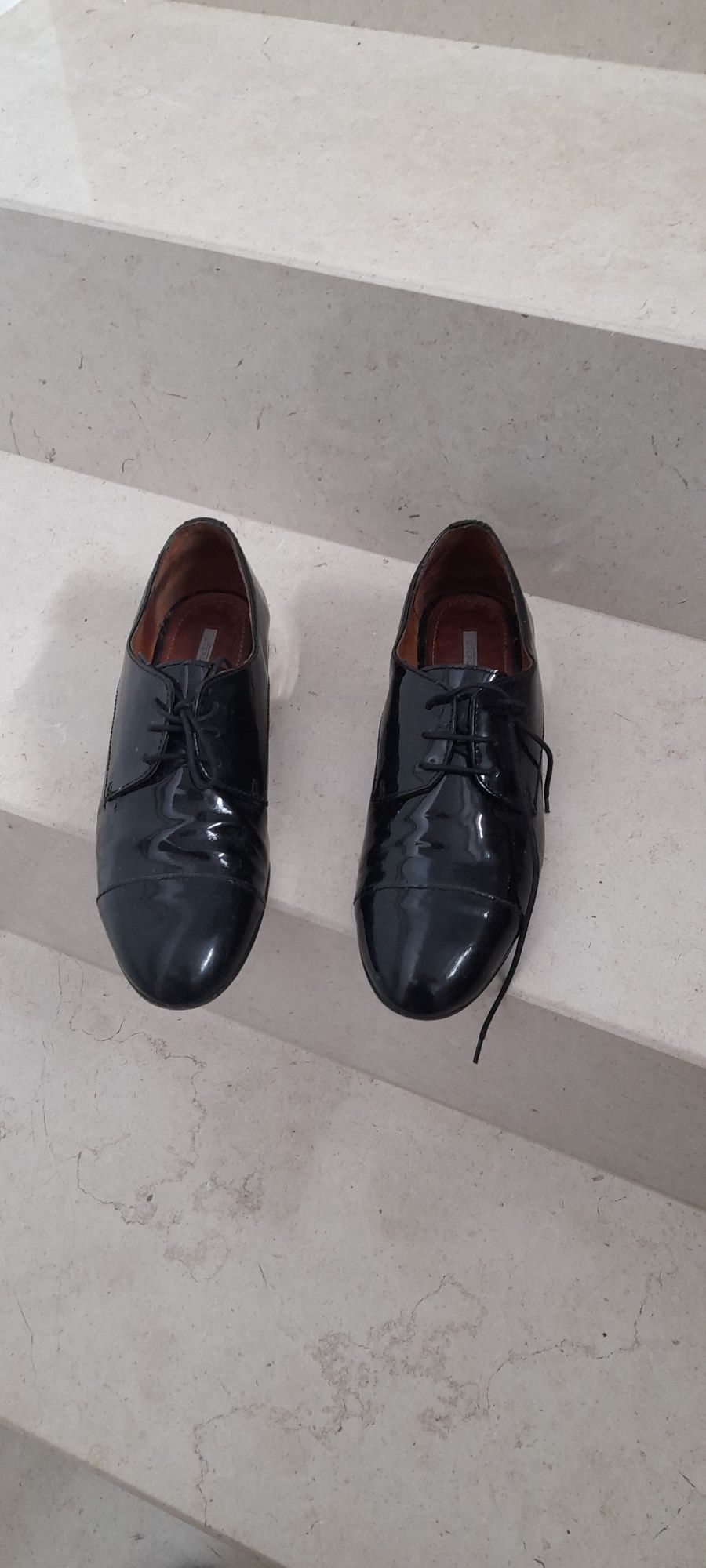 Sapatos de verniz n.40