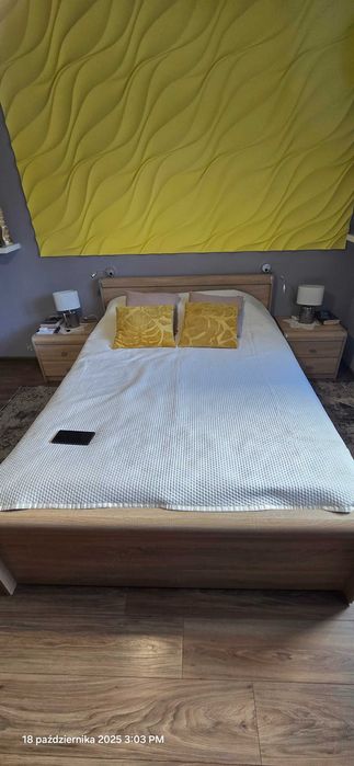 Komplet mebli do sypialni, łóżko plus materac szafki komody