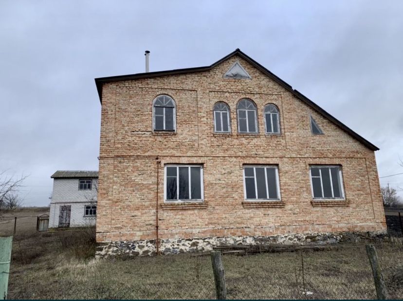 Продаж будинку 2 поверхи. 300кв.м