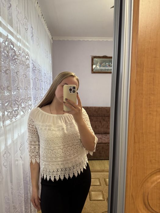 Блуза білого кольору