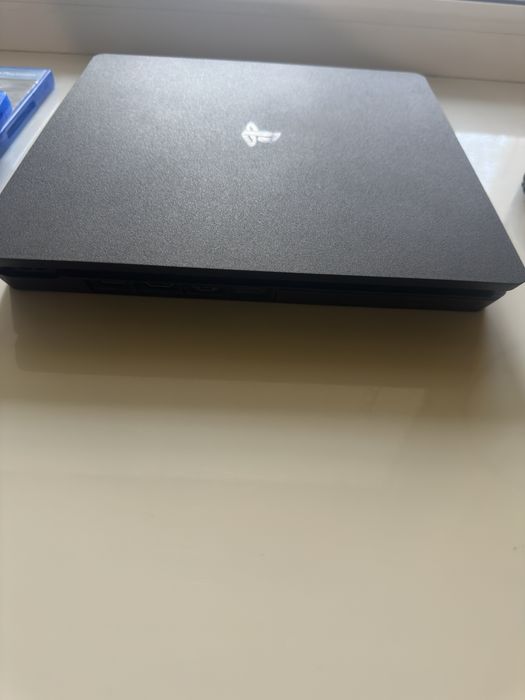 Продам PlayStation 4 Slim 500GB
