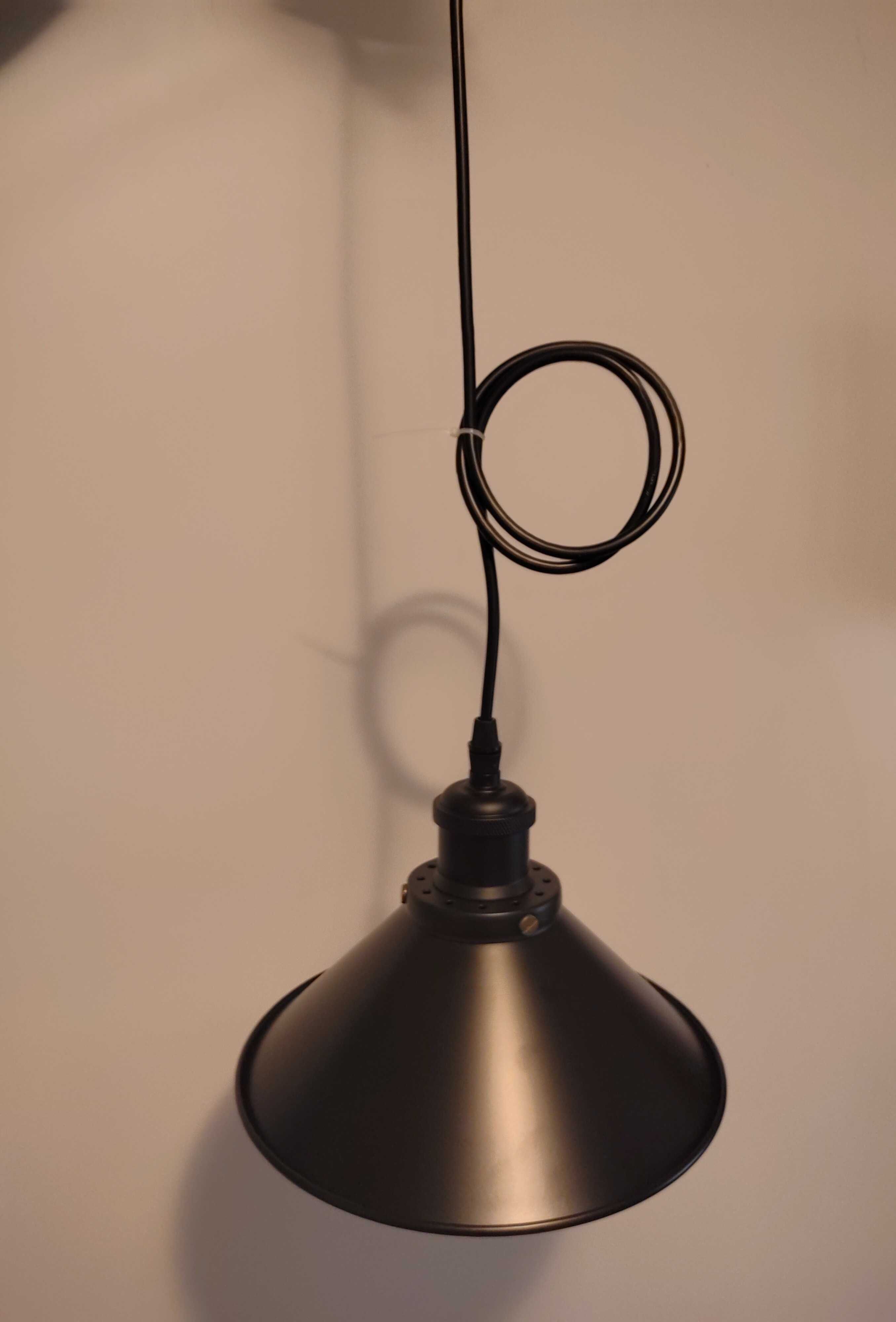 Piękna lampa industrialna wisząca