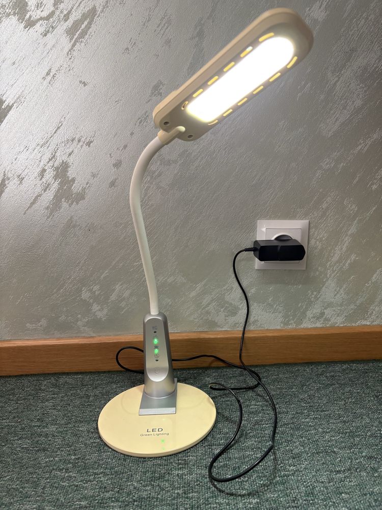 Lampka biurkowa Led  biała