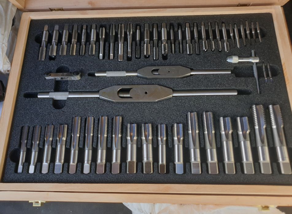 Zestaw gwintowników i narzynek FANAR.