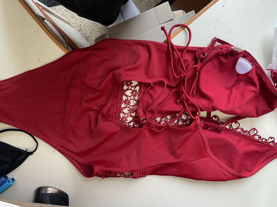 Бюст, купальник, білизна