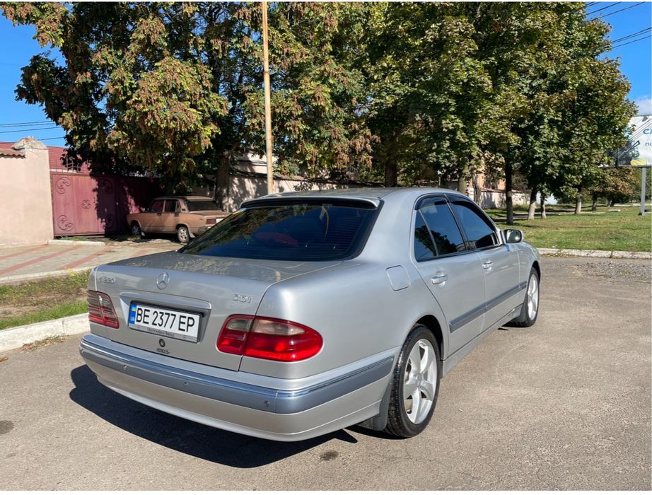 Мерседес Е-210 дизель.
