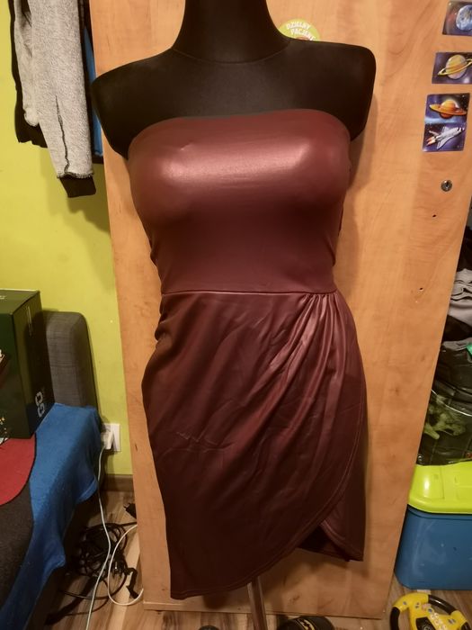 Śliczna sukienka nowa dopasowana Boohoo r. S