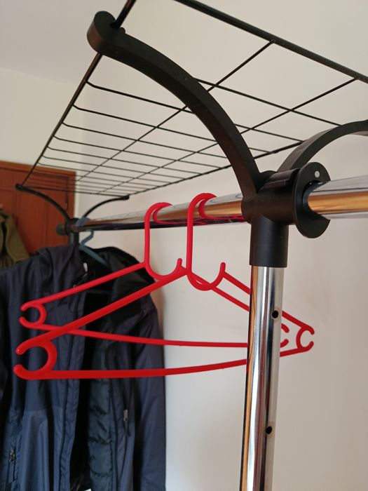 Charriot Roupa com prateleira e rodas removíveis