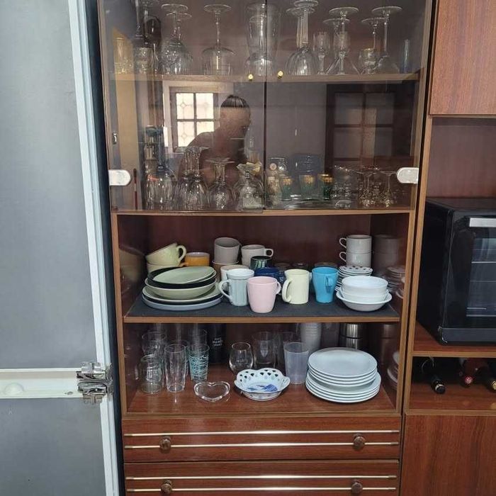 Armário e cristaleira com luz interna