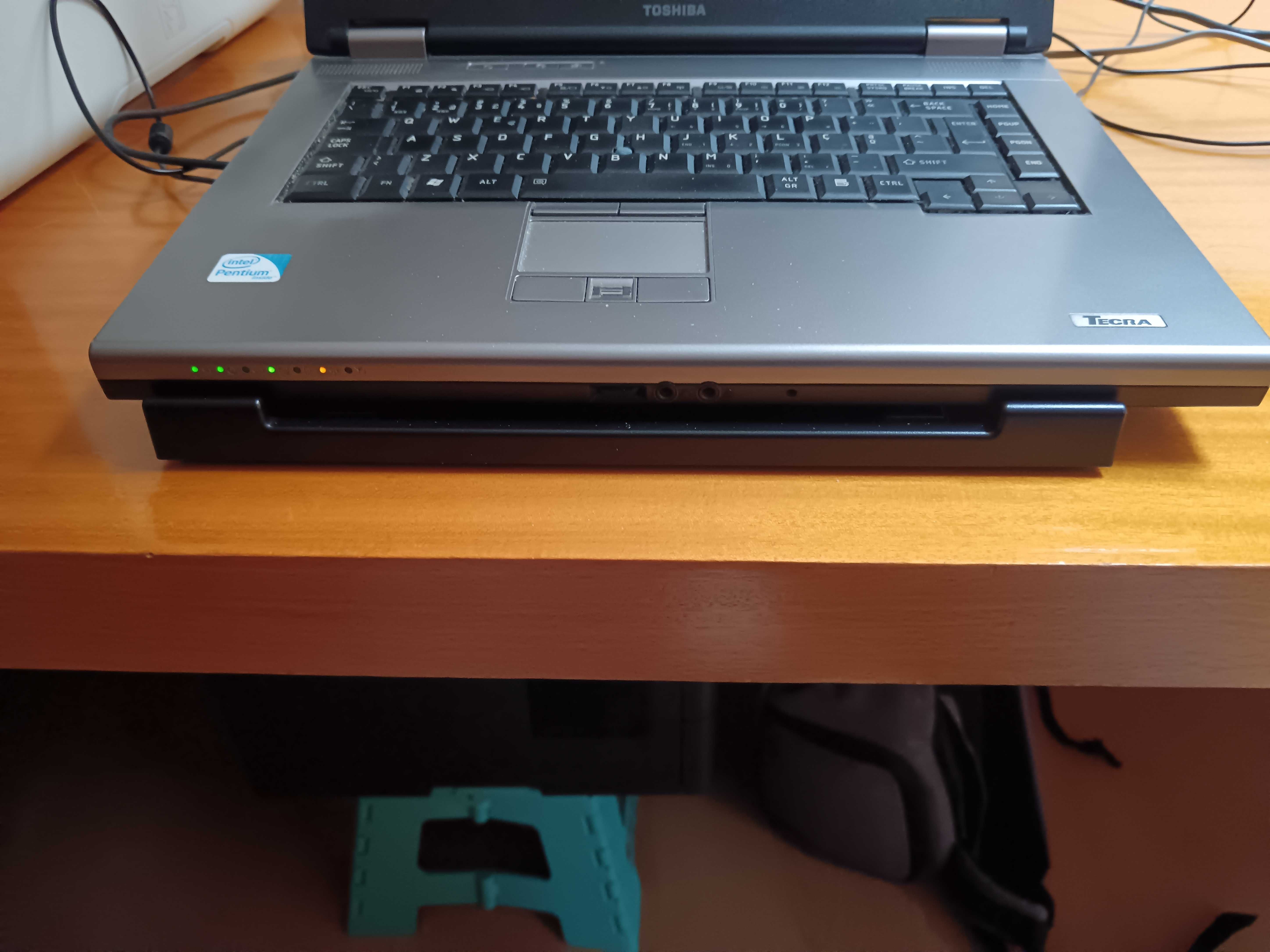 Toshiba tecra com doc station