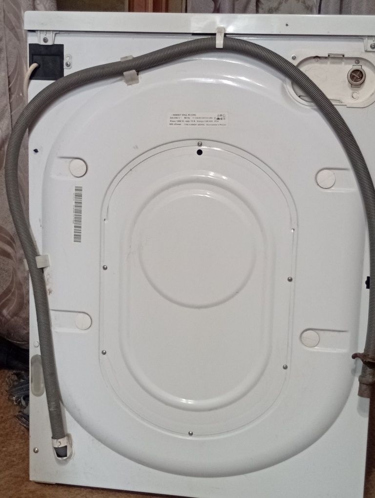 Продам стиральную машину Indesit wiul83