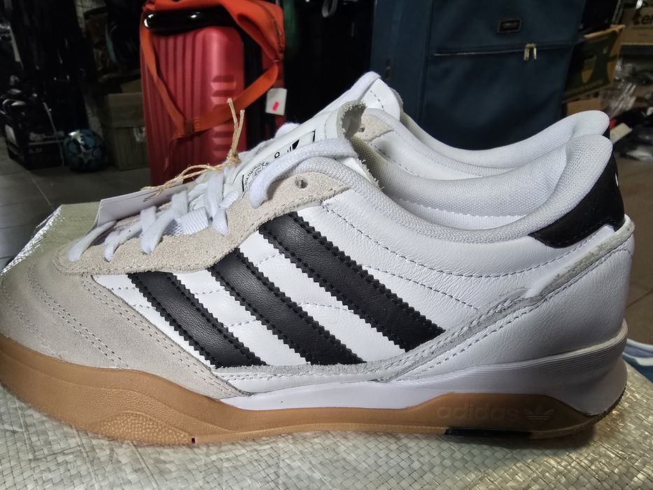 Кросівки adidas Originals Mundial FC
колір білий JH9493