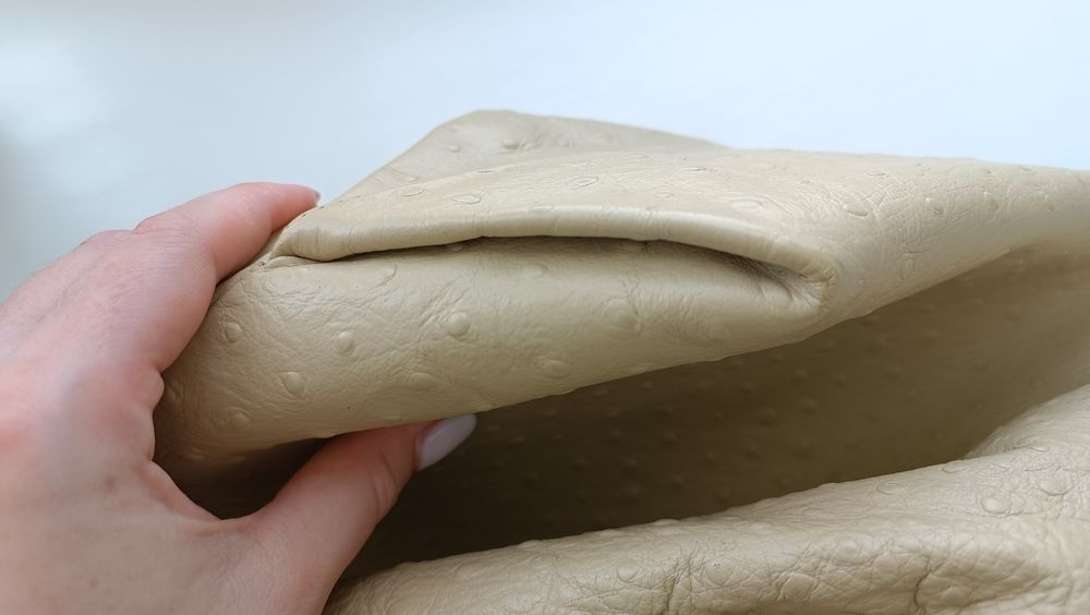 Сумка хобо зі страусиної шкіри Furla