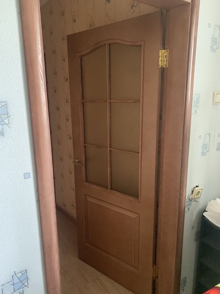Продам диван, двері у гарному стані