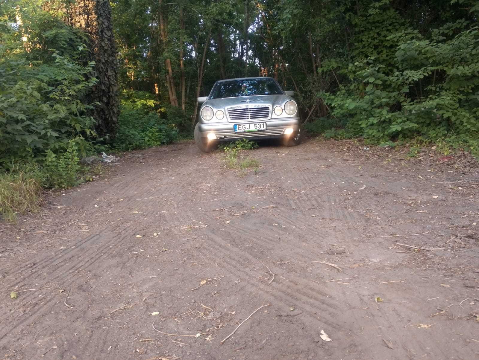 Mercedes Benz W210 E220
