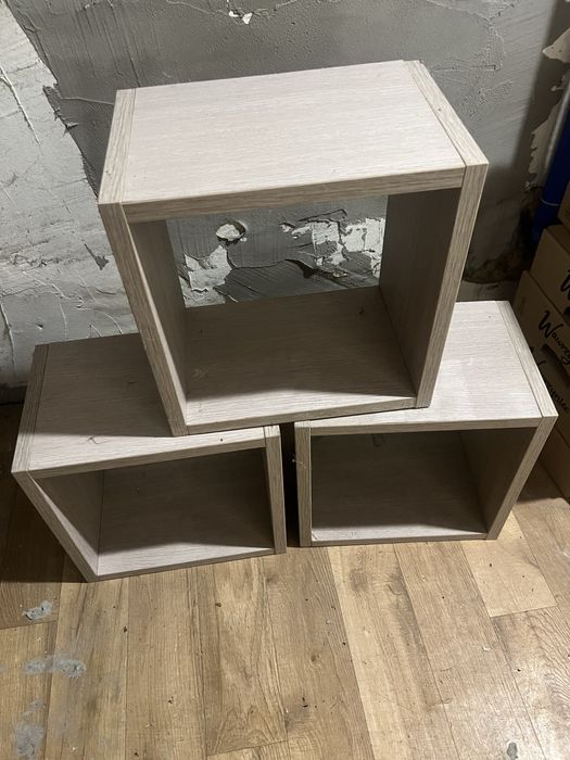 Półki wiszace na sciane