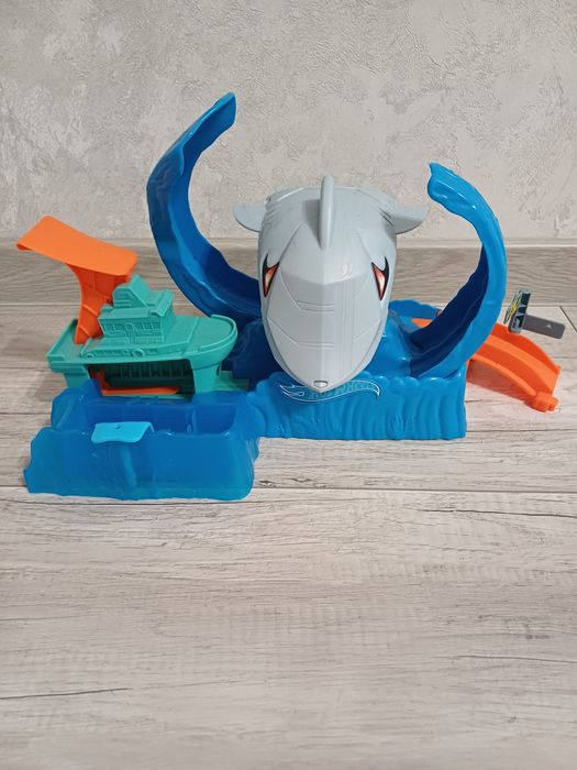 Трек Хот Вілс Голодна акула