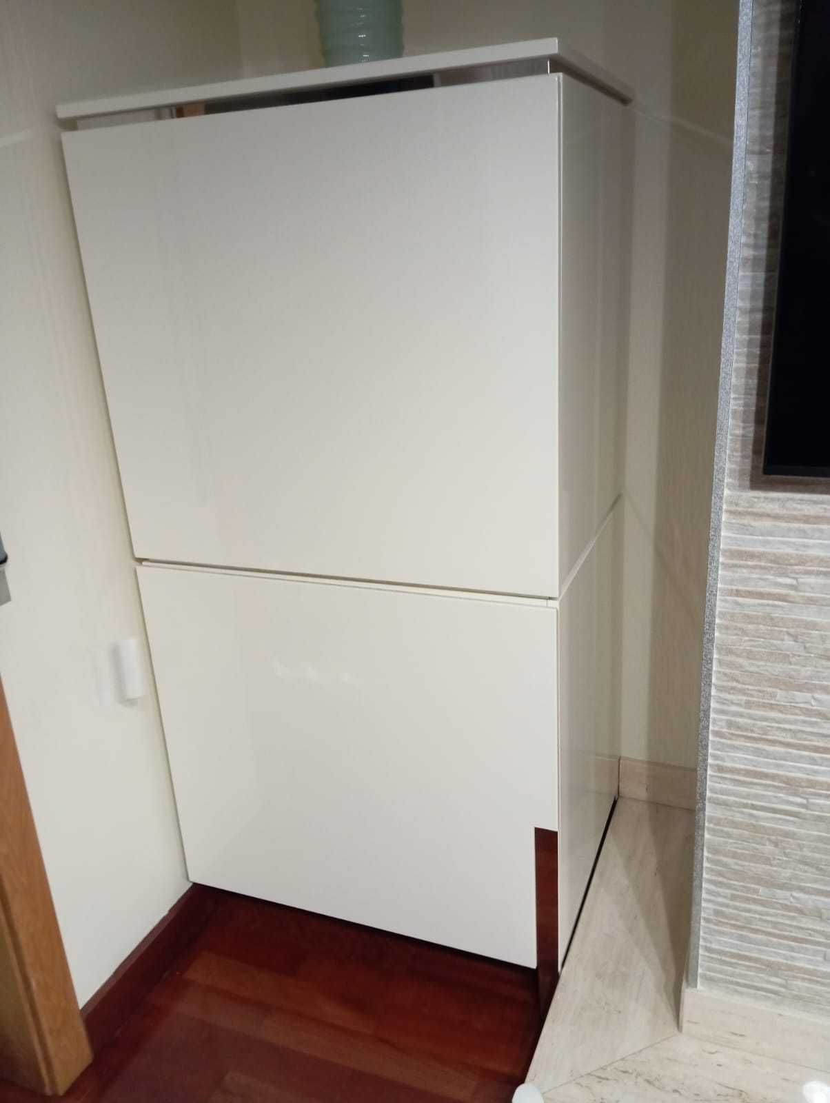 Movel bar em alto brilho com pes em Inox
