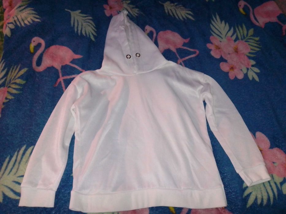 Віддам безкоштовно одяг для дівчат