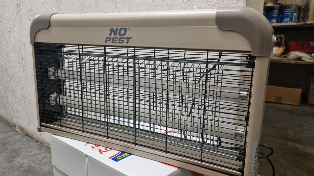 Lampa owadobójcza jak nowa .