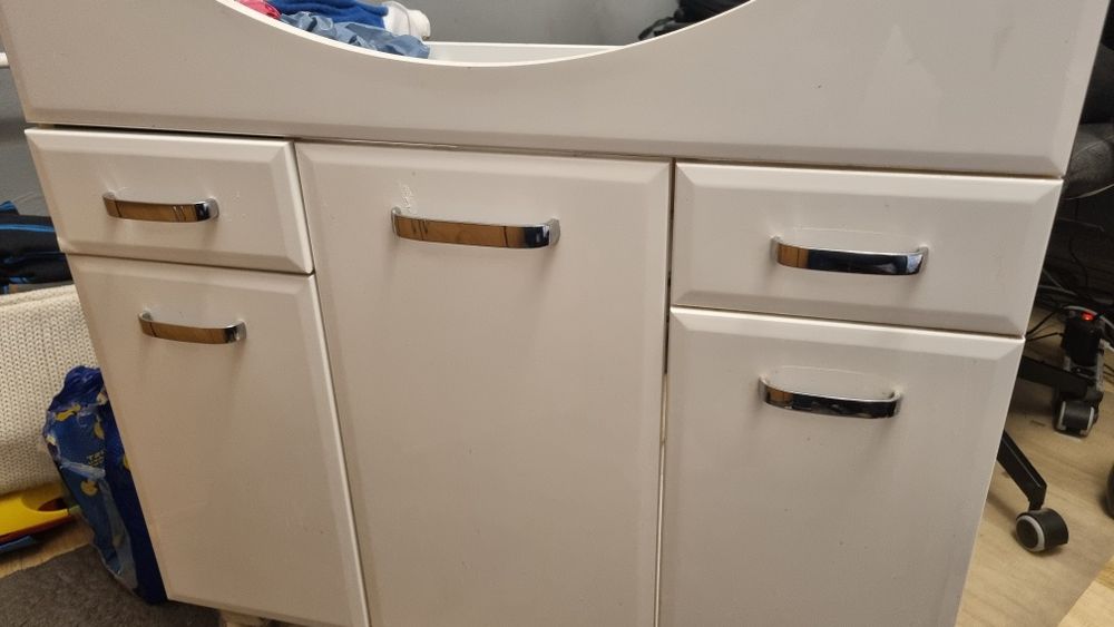 Szafka z umywalką Szer. 80 cm.