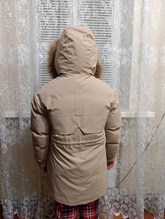 Продам зимову куртку парку для дівчинки