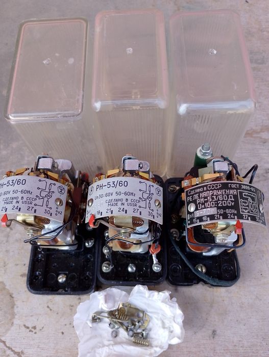 Амперметр М381, реле напряжения.