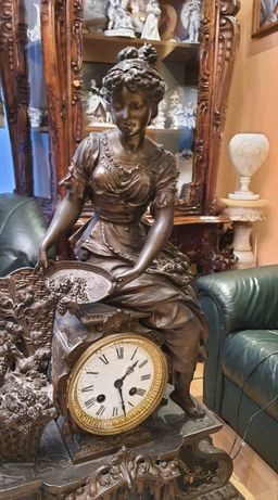 Wyjątkowy zegar z figurą kobiety