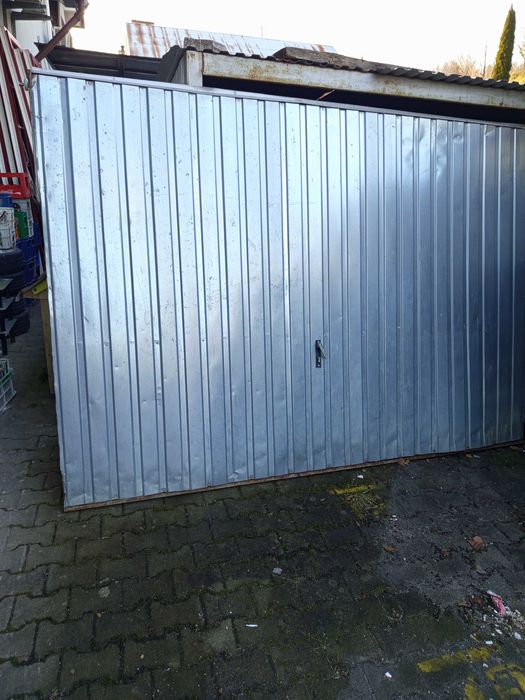 Garaz blaszak blaszany