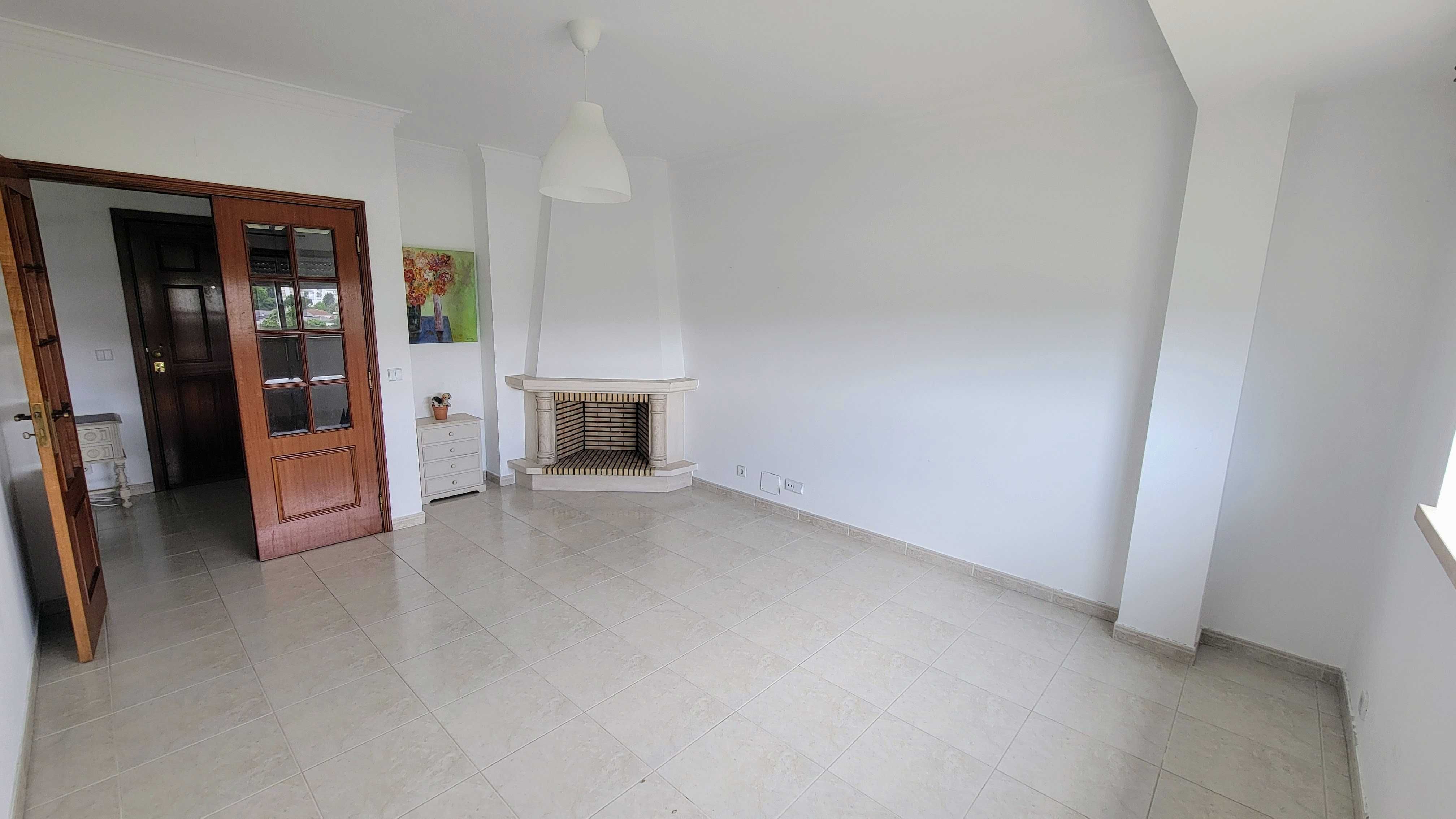 Apartamento T3 bem localizado em São Romão - Leiria