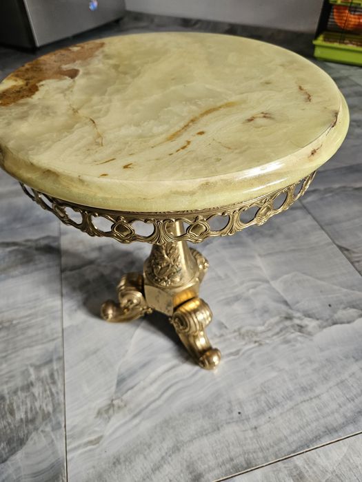 Antyczny stolik kawowy z onyksu  onyksumaly