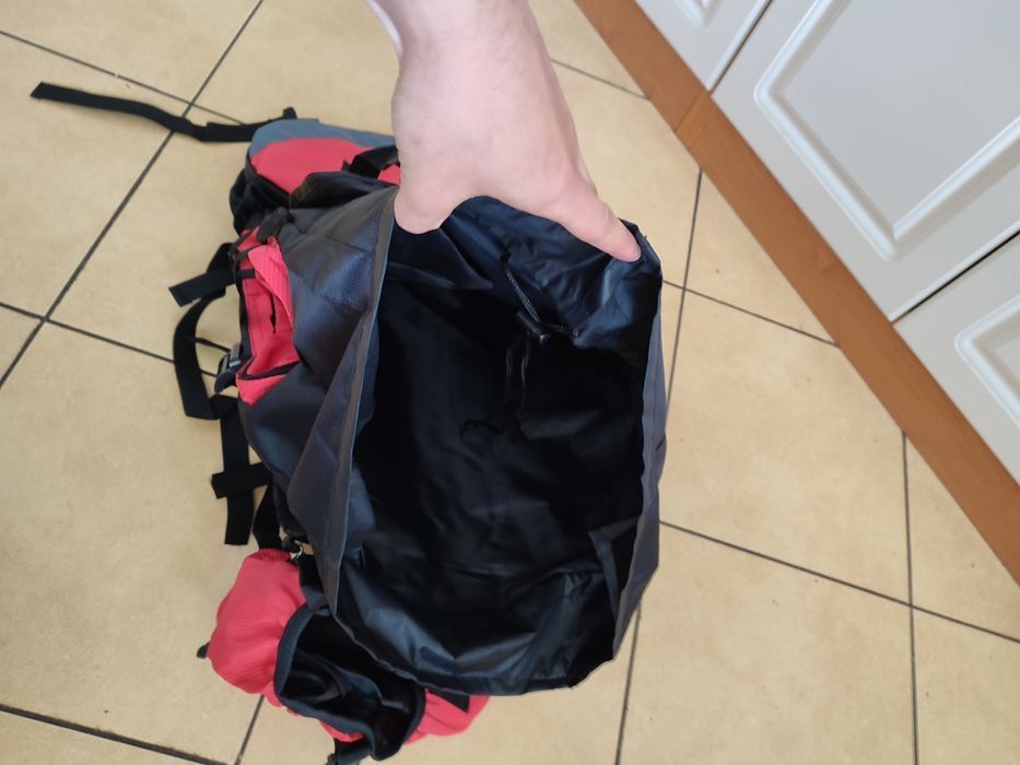 Nowy czerwony plecak turystyczny 90 L góry