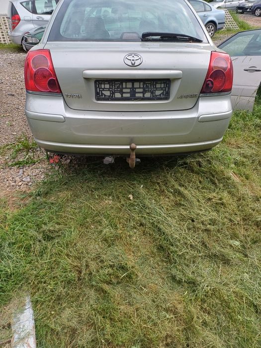 Maska toyota avensis t25 1C0 hatchback